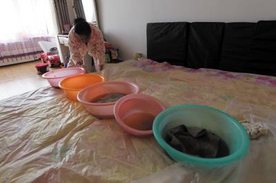 清远楼上漏水，住户失联，小区没物管，业主维权难！律师来支招……